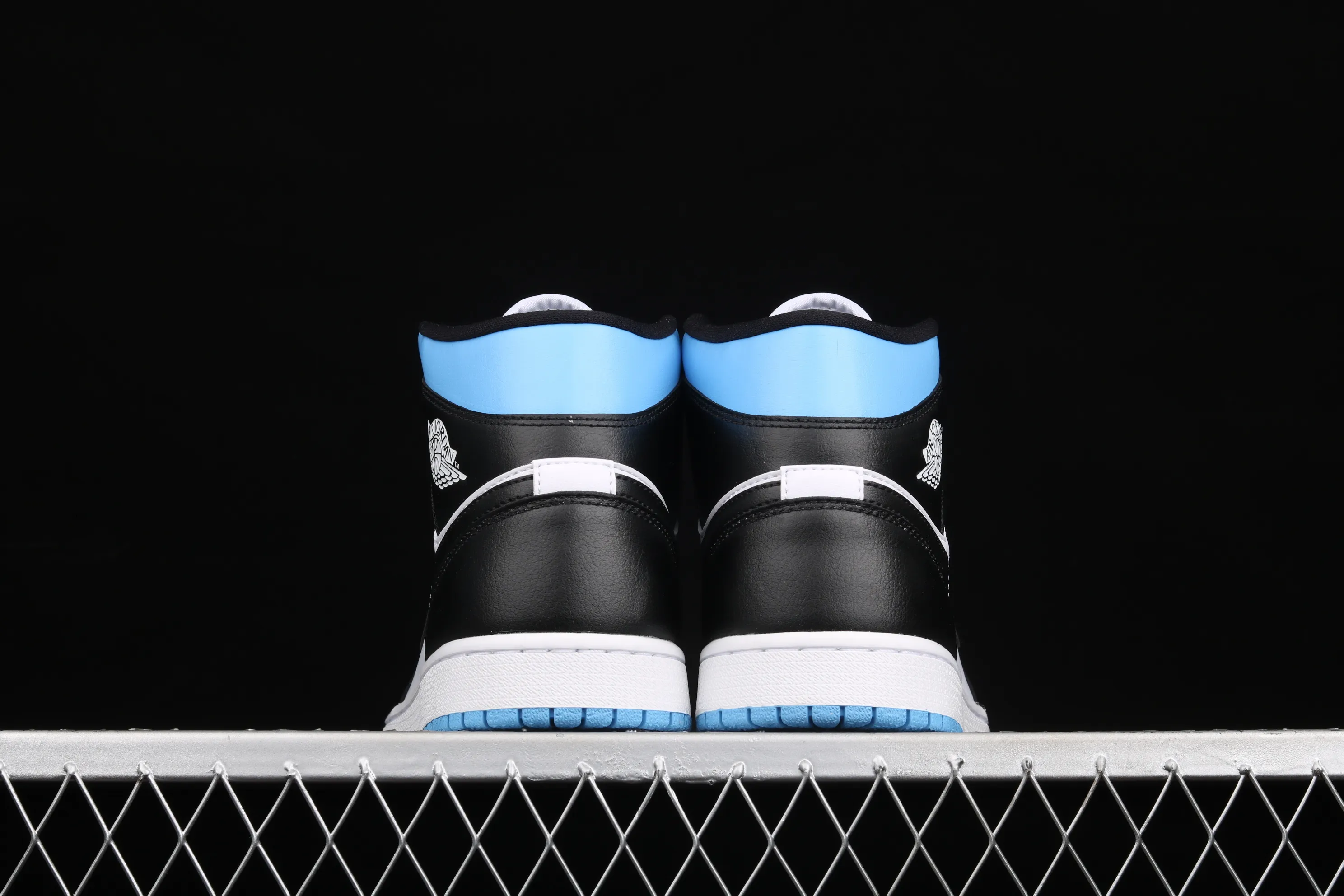 All categories Air Jordan Jordan series basketball shoes Air Jordan 1 Mid G version pure original Air Jordan 1 Mid SE AJ1 Joe 1 black and white BQ6472-102